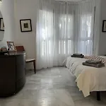 - Sleeps 6 Pool & Private Terrace Apartamento Marbella