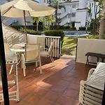 - Sleeps 6 Pool & Private Terrace Apartamento Marbella