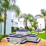 - Sleeps 6 Pool & Private Terrace Apartamento