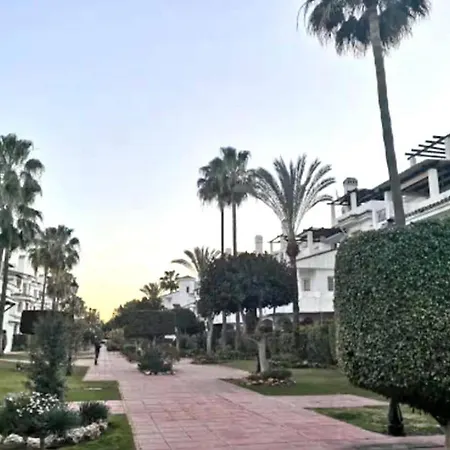 - Sleeps 6 Pool & Private Terrace Appartement Marbellac