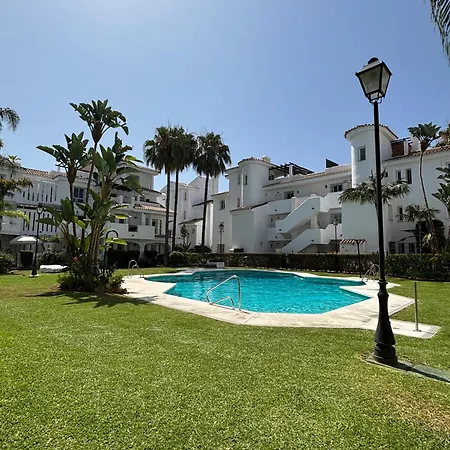 - Sleeps 6 Pool & Private Terrace Apartment Marbella