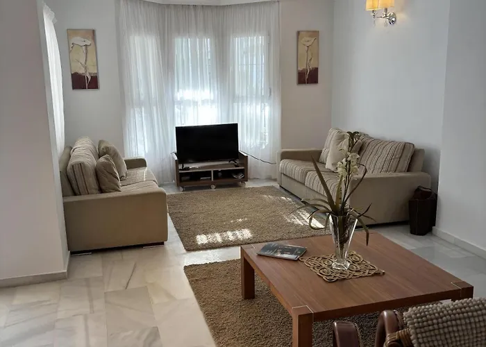 - Sleeps 6 Pool & Private Terrace Marbellac