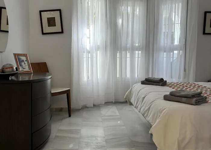 - Sleeps 6 Pool & Private Terrace Appartement Marbellac