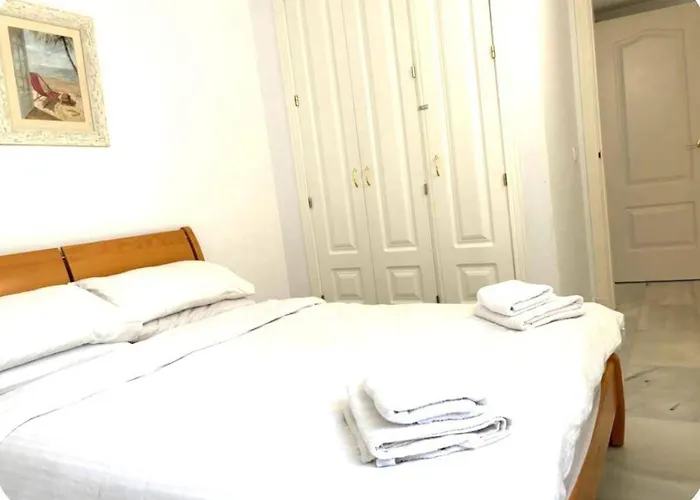 - Sleeps 6 Pool & Private Terrace Appartement *