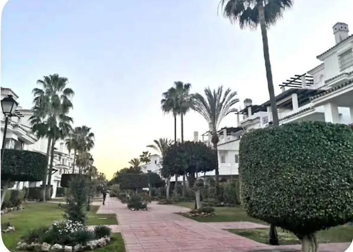 - Sleeps 6 Pool & Private Terrace Appartement Marbellac