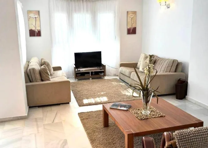 - Sleeps 6 Pool & Private Terrace Marbellac