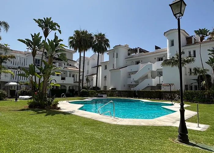 - Sleeps 6 Pool & Private Terrace Appartement Marbellac